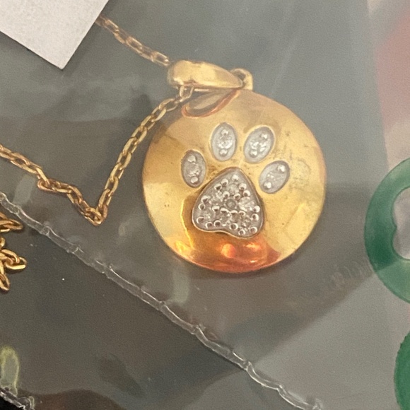 Ross-Simons l Diamond Paw Print Circle Pendant Necklace 18KT Gold Over Sterling - Picture 5 of 16
